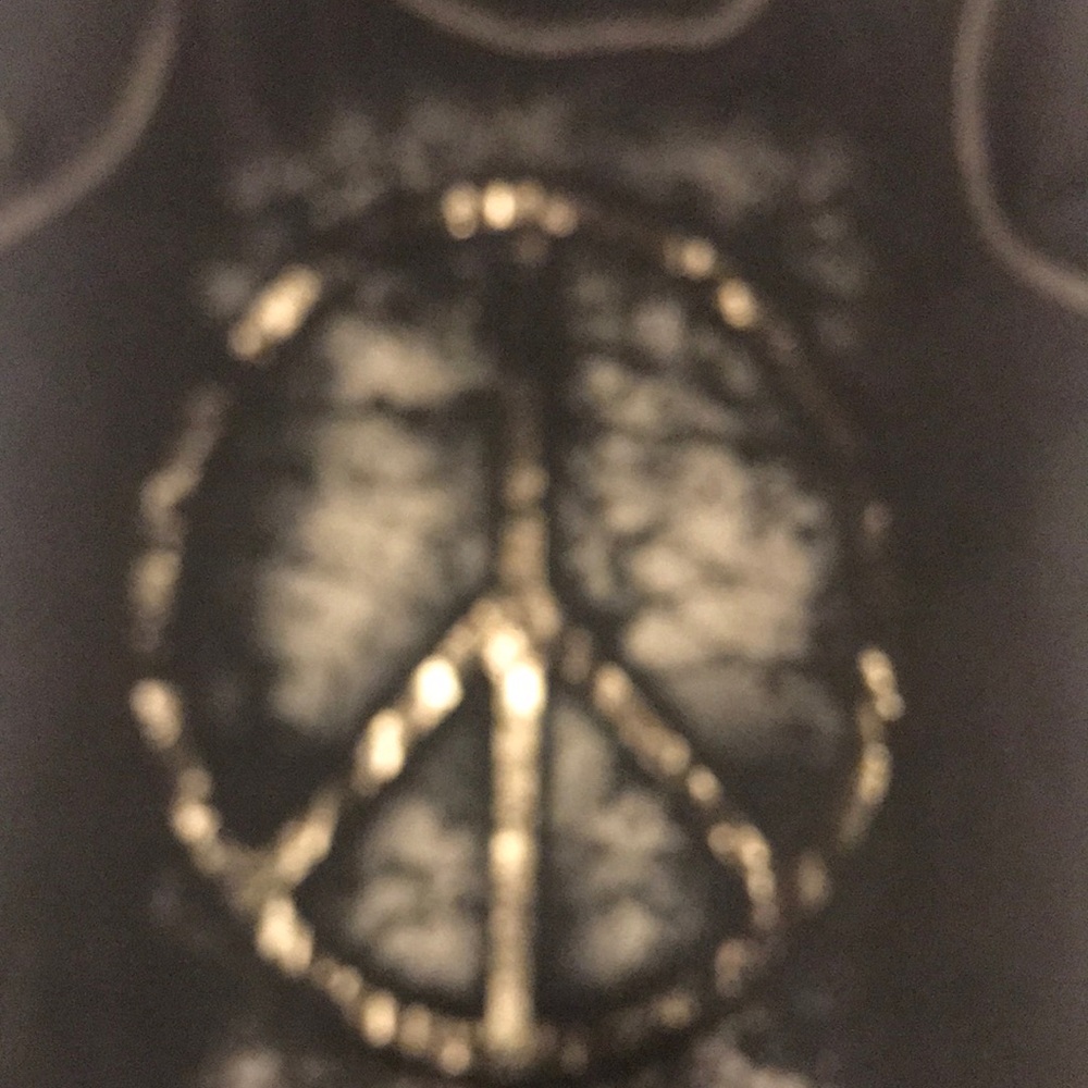 Black peace short sleeve. Large